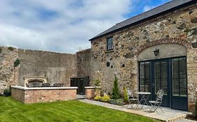Converted Victorian Coach House With Hot Tub